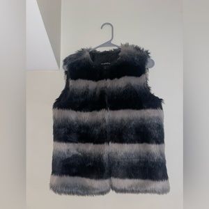 MID-LENGTH FAUX FUR VEST!